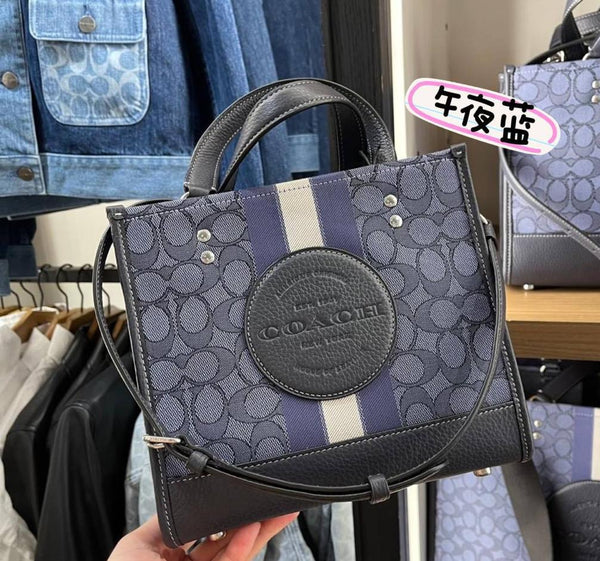 COACH DEMPSEY TOTE 22 IN SIGNATURE JACCQUARD Navy