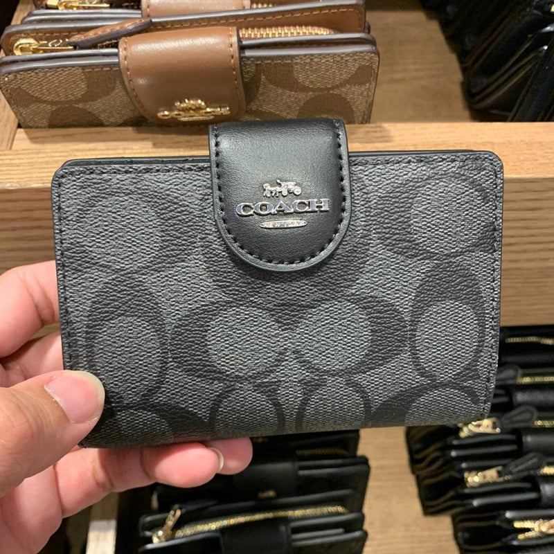 COACH MEDIUM CORNER ZIP WALLET